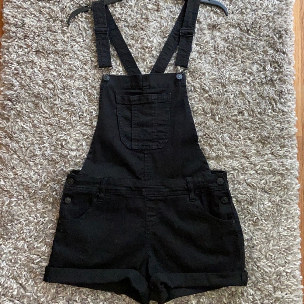 denim over all shorts